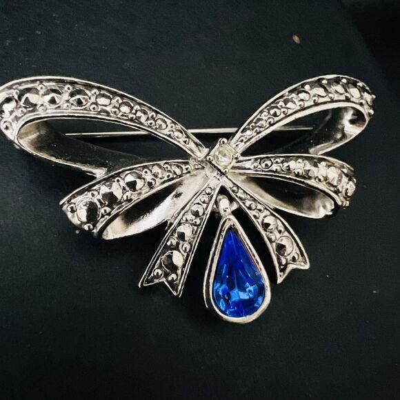 Vintage Avon Birthstone Brooch Silver Blue Rhinestone September Ribbon Bow  XY - Picture 4 of 7